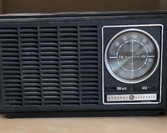 Vtg GE Radio