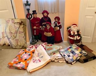 Great collection of vintage quilts, one quilt with family names see inset picture, Carolers, Santa...