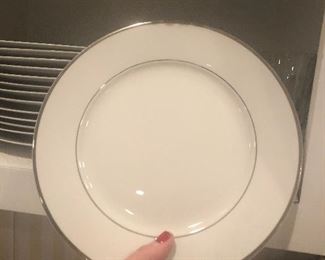 International Silver Company Fine China. 16 Dinner plates, 16 Dessert plates