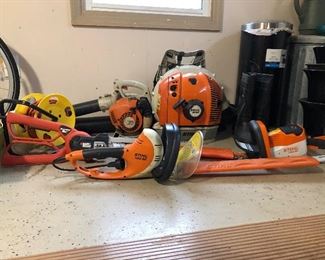 Black & Decker Alligator, Stihl HSA 56 rechargeable hedge trimmer, Stihl BR 600 backpack, Stihl HSE 60 electric hedge trimmer , Stihl BG 55 handheld leaf blower
