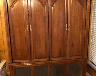 large cabinet for dlp or to be repurposed  -empty inside 