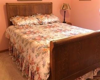 Beautiful vintage queen bed 