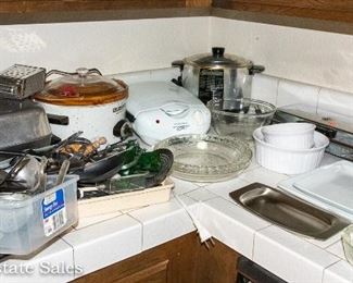 Pots / Pans / Kitchenware 