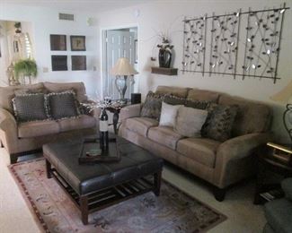 LIVING ROOM FURNITURE & ACCESSORY VIGNETTE:  Matching Sofa & Love Seat + Ottoman, End Tables, Lamps & Area Rug.  Very Nice Accessories!