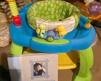 Bouncy activity chair, like new; $20