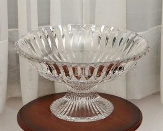 Large and beautiful lead crystal center bowl, rings like a bell!