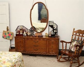 Dresser with mirror.l