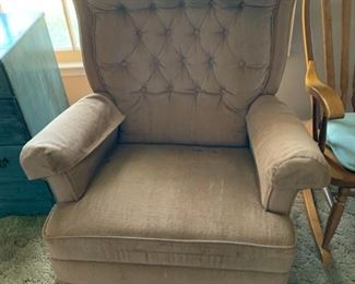 	#16	Lazy Boy rocker recliner. As is condition-seat	 $20.00 	   	