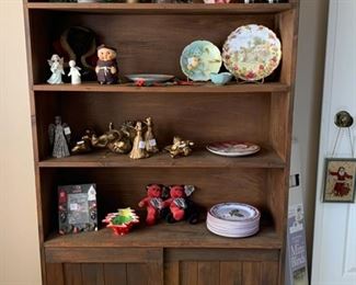 	#25	Wood bookshelf with cabinet 35"x12"62"	 $40.00 	 	