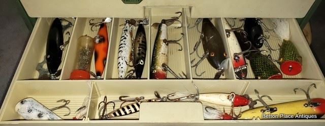 Fishing Lures, some very old ones in here
