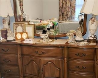 Maple dresser with Mirror