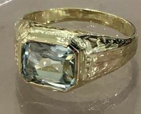 Aquamarine with engraving yellow gold ring