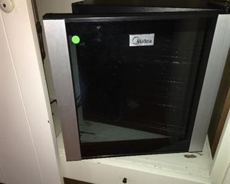 Bar refrigerator