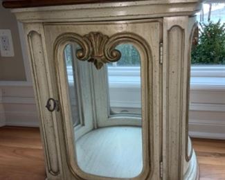 ACCENT TABLE WITH LIGHT  20 X 20  H-22