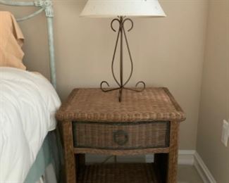 W-23    D-19    H-23