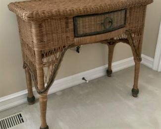 H-29    W-32    D-17