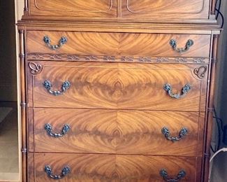 Vintage Mallary Dresser 