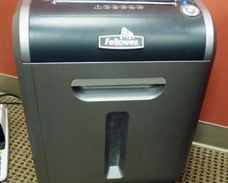 Fellowes PS79CI Paper Shredder, Powers Up