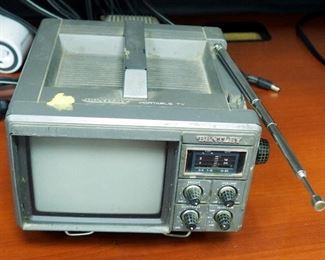 Bentley Portable TV With Power Cables