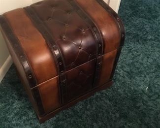 Stacking chest - largest - closed 
