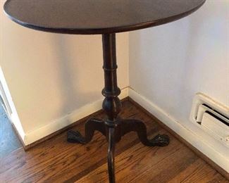 Mahogany lamp table medallion center