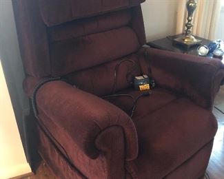 Electric lift chair with heater