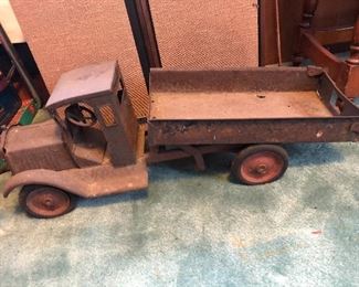 1920’s Keystone Packard Dump Truck with hand crank and scissor lift