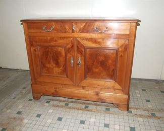 Louis Philippe style buffet bas/2 door cherry