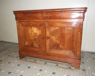Louis Philippe style buffet bas/2 door daucine cherry