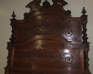 Louis XIII style bed double barleytwist big model sol walnut