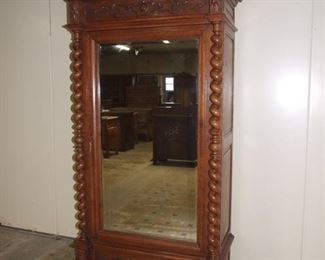 Quality Louis xIII style barleytwist single door robe oak