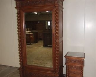 Quality Louis xIII style barleytwist single door robe oak