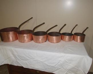 Set 6 exceptional shiny copper saucepans 