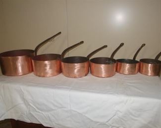 Set 6 exceptional shiny copper saucepans 