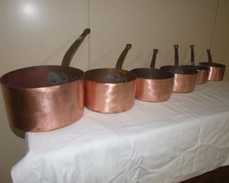 Set 6 exceptional shiny copper saucepans 