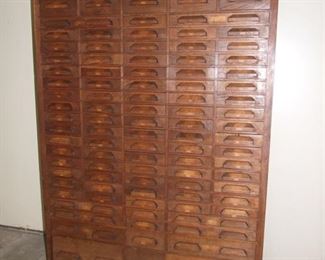 Superb Large heavy 'meubles a tiroirs'/100 drawer collectors cabinet in oak very heavy
