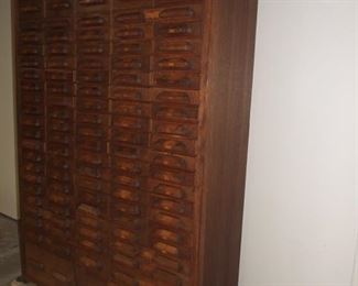 Superb Large heavy 'meubles a tiroirs'/100 drawer collectors cabinet in oak very heavy