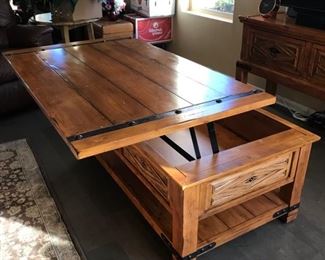 Beautiful wood coffee table with retractable top