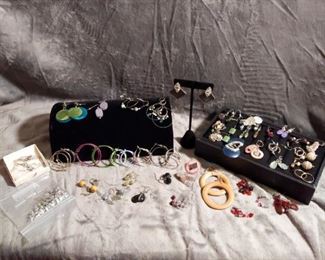 Assorted costume jewelry earrings