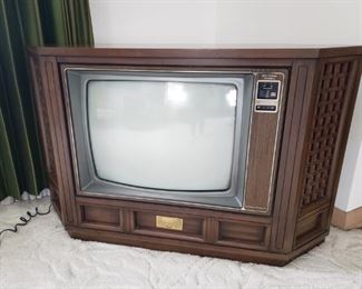 Vintage Zenith TV https://ctbids.com/#!/description/share/322182