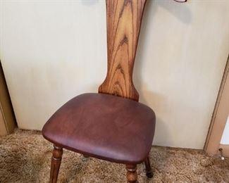 Vintage Bedroom Chair https://ctbids.com/#!/description/share/322188