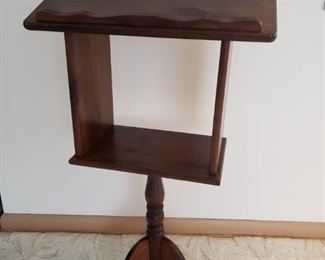 Lecturne Stand https://ctbids.com/#!/description/share/322366