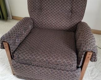 PA Bergner Recliner https://ctbids.com/#!/description/share/322552