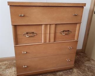 Vintage Kroehler Tallboy Dresser https://ctbids.com/#!/description/share/322195
