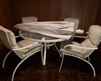 Outdoor Table & Chairs https://ctbids.com/#!/description/share/321986