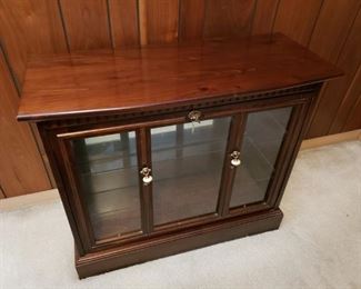 Lighted Display Case https://ctbids.com/#!/description/share/322191