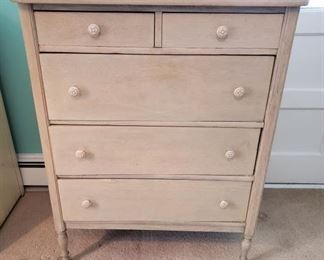 Vintage Dresser https://ctbids.com/#!/description/share/320538