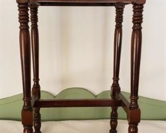 Small Antique Side Table https://ctbids.com/#!/description/share/321782