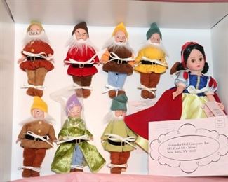 Snow White and the 7 Dwarves Dolls