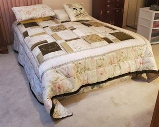 Queen size bed 